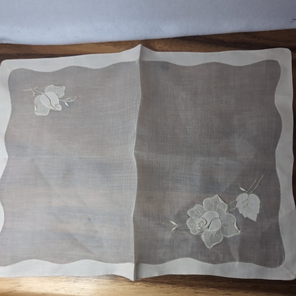Vintage Madeira Organdy Cream Linen Scalloped Placemats Set 4 Floral Embroidery